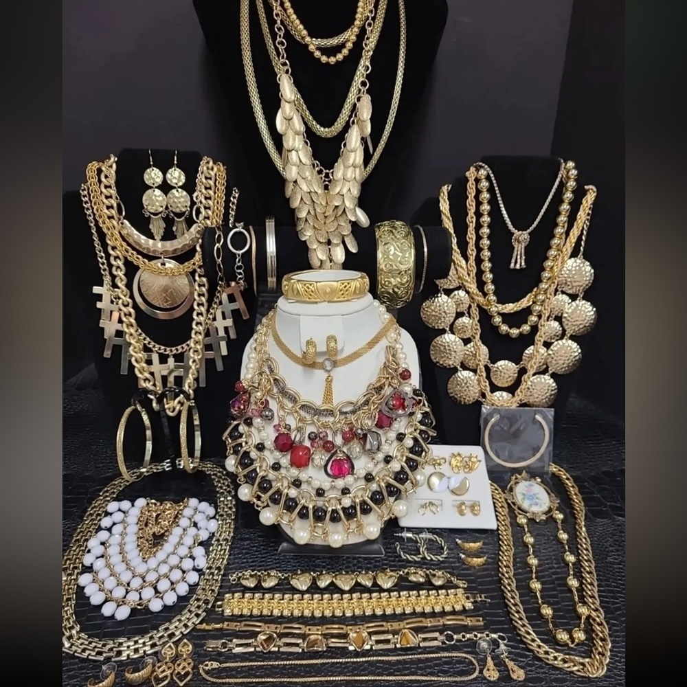 1 LB jewelry Bundle Lot- Mostly wearable~ craft repair~ Jewelry Art - Picture 2 of 6